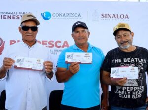 Entregan tarjetas del programa Bienpesca a pescadoras y pescadores de Mazatlán